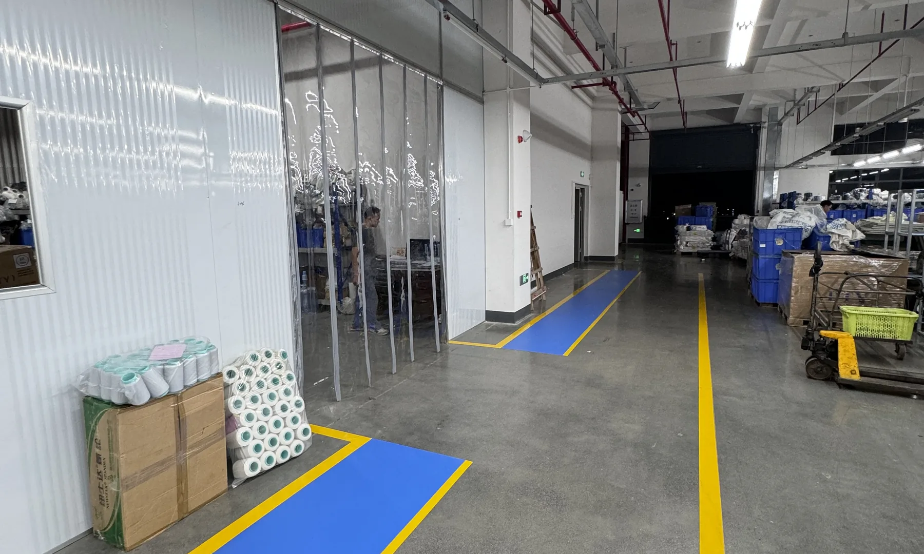 工厂蓝黄通道与耐磨地面标识实际应用